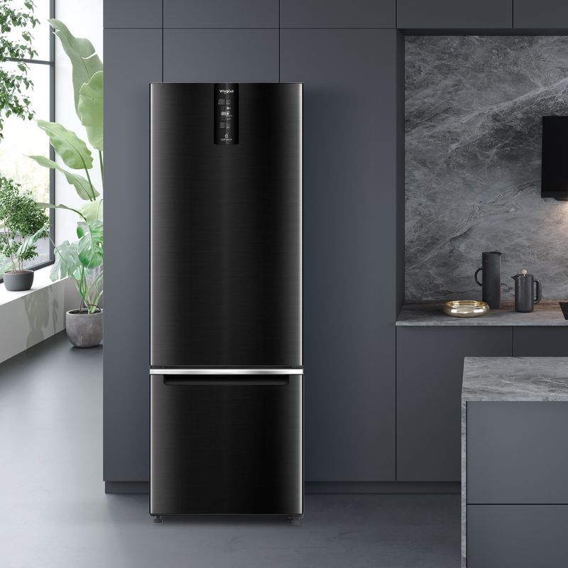 325L-Intellifresh-PRO-CNV-Omega-Black-lifestyle