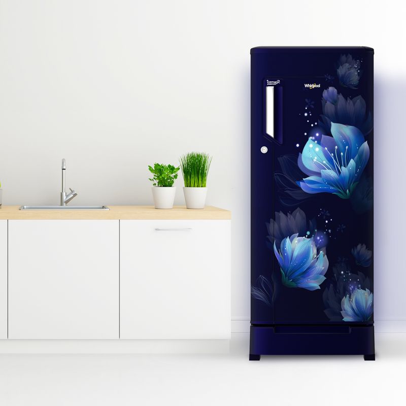 190L-IMPC-_Belita-ROY_Blue_Lifestyle